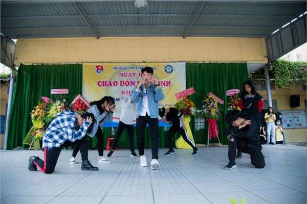 NGAY HOI CHAO DON HS K10 6.jpg